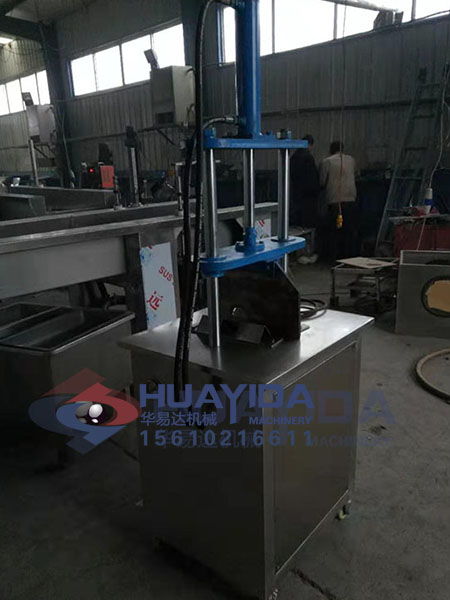 梁山留豬腦豬頭劈半機哪家的好 華易達機械提高產(chǎn)品質(zhì)量永無止境