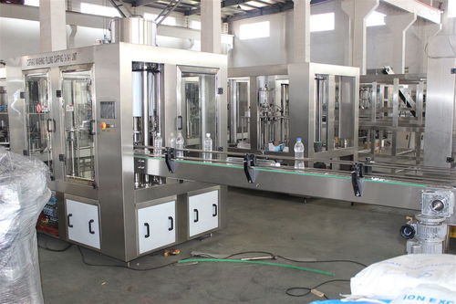 cgf 三合一灌裝設備 半自動化 張家港市錦豐鎮(zhèn)三興欣爾瑞飲料機械廠
